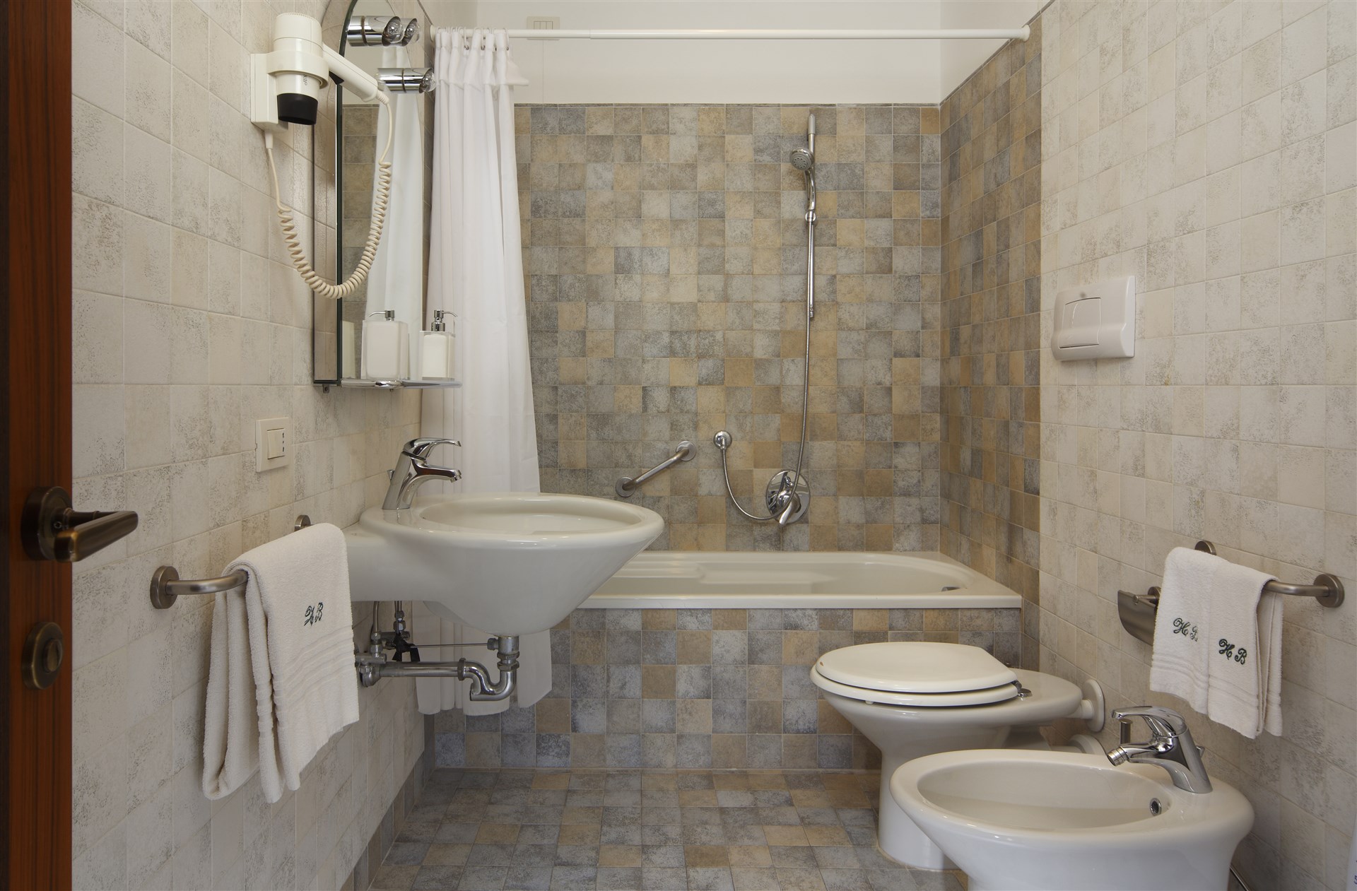 07-The-bathroom-is-supplied-with-bath-tub-and-shower-together-with-hairdryer