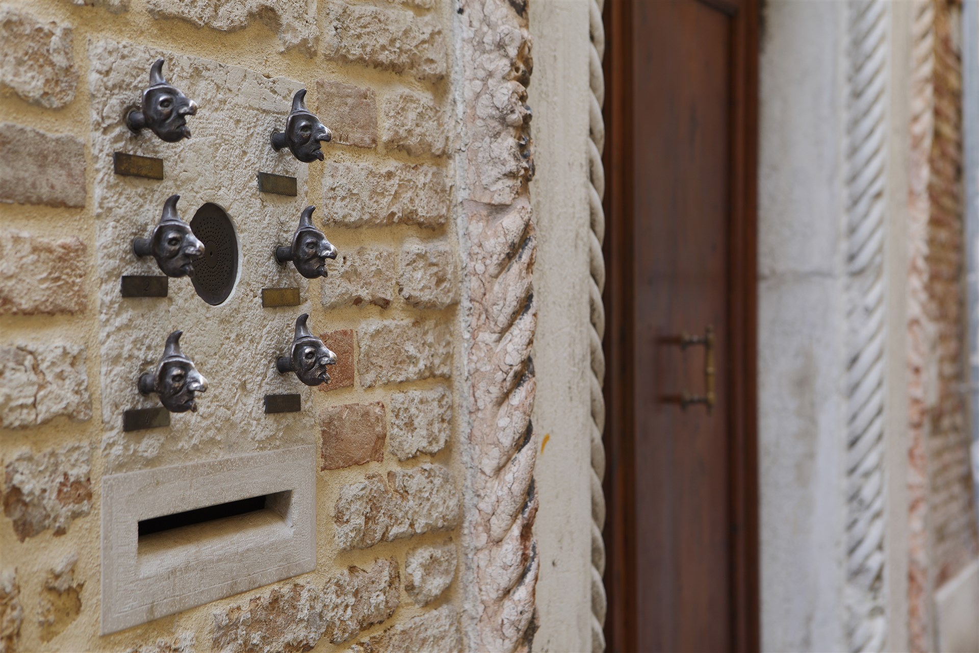 10-The-ancient-door-bells